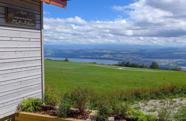 Wonderful private villa for 6 guests with WIFI, pets allowed, panoramic view and parking