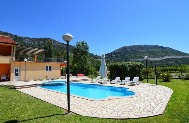 Wonderful private villa for 12 people with hot tub, private pool, WIFI, A/C, TV and terrace