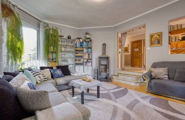 Wonderful private villa for 9 guests with WIFI, private pool, TV, patio and parking
