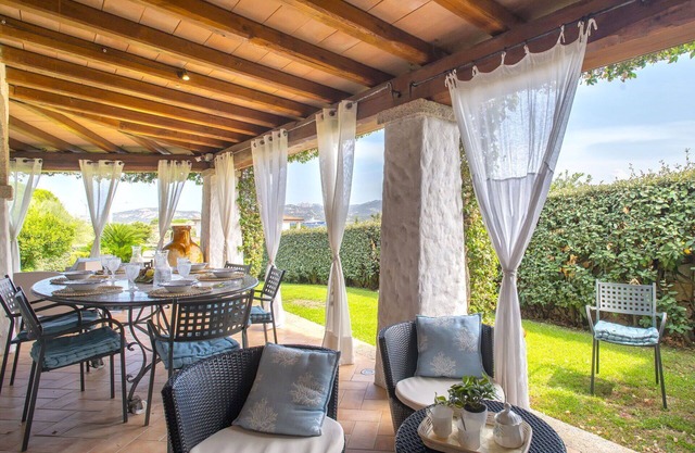 Wonderful private villa for 8 people with WIFI, A/C, TV, patio and pets allowed