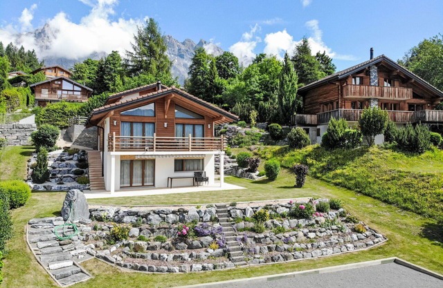 Wonderful private villa for 10 guests with WIFI, TV, terrace, pets allowed and panoramic view