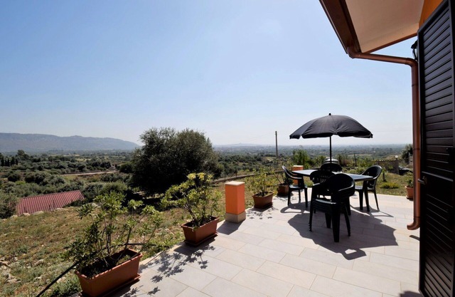 Wonderful private villa for 8 guests with WIFI, TV, terrace, pets allowed and parking