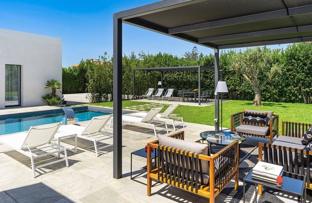 Wonderful private villa for 12 guests with WIFI, private pool, A/C, TV and patio