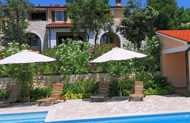Wonderful private villa for 10 people with WIFI, pool, A/C, TV and terrace