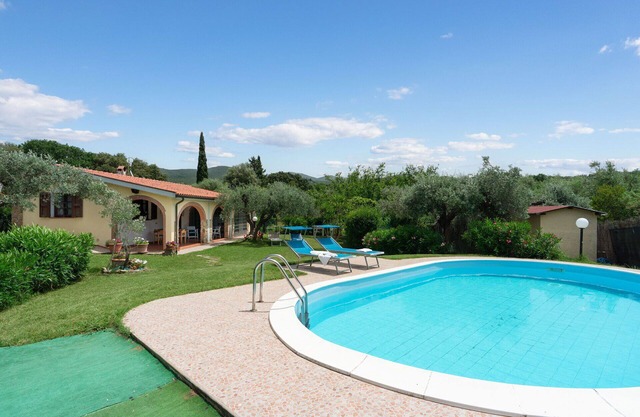Wonderful private villa with A/C, private pool, WIFI, TV, patio, pets allowed and panoramic view