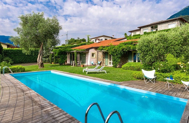 Wonderful private villa for 6 guests with WIFI, private pool, terrace and pets allowed