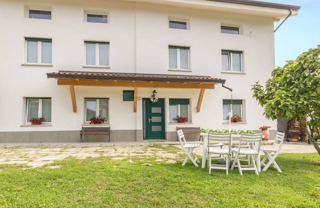 Wonderful private villa for 7 guests with WIFI, TV, pets allowed, panoramic view and parking