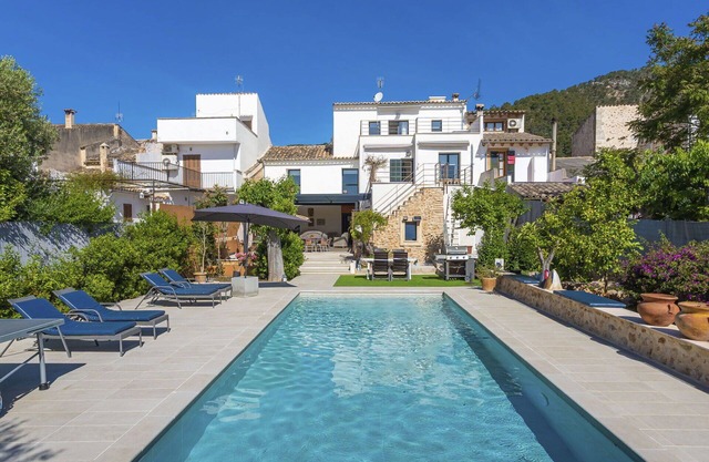 Wonderful private villa for 12 people with private pool, WIFI, A/C, TV, terrace and parking