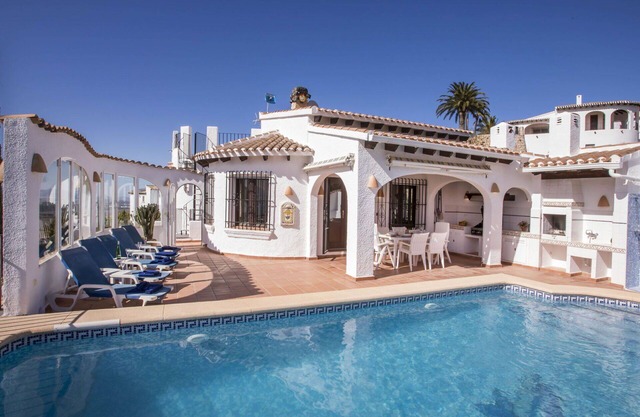 Wonderful private villa for 8 people with private pool, WIFI, A/C, TV and patio