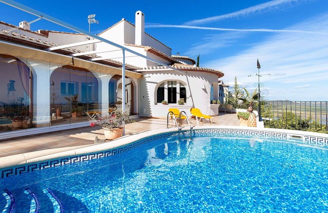Wonderful private villa for 10 guests with WIFI, private pool, A/C, TV, terrace and parking