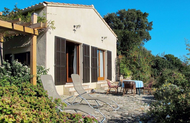 Wonderful private villa for 5 people with WIFI, TV, patio, pets allowed and panoramic view