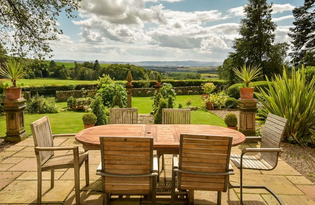 Wonderful private villa for 10 guests with WIFI, patio and panoramic view
