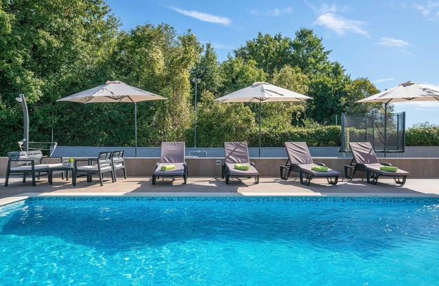Wonderful private villa for 8 people with private pool, WIFI, A/C, TV, terrace and parking