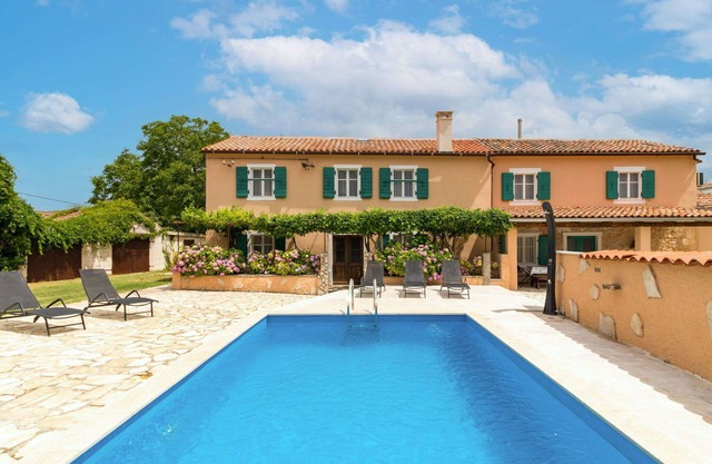 Wonderful private villa for 9 guests with private pool, WIFI, A/C, TV, terrace and pets allowed