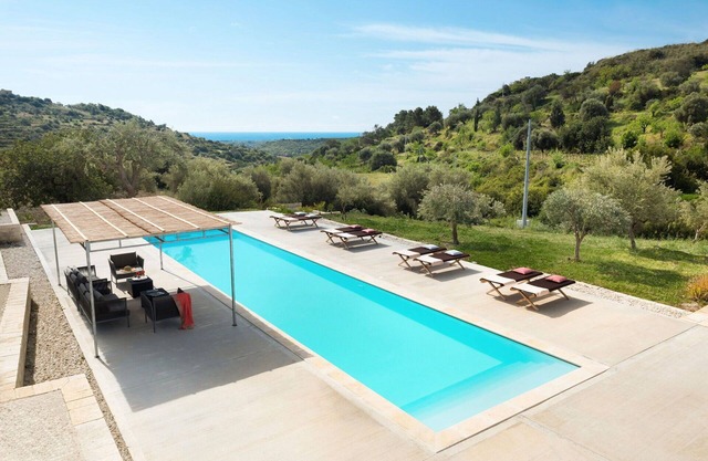 Wonderful private villa for 9 guests with private pool, A/C, WIFI, TV, terrace and panoramic view