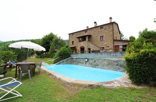 Wonderful private villa for 18 people with private pool, WIFI, TV, veranda and pets allowed