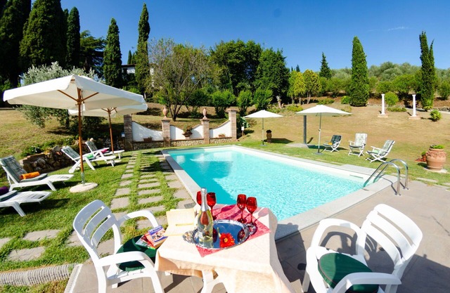Wonderful private villa for 10 guests with A/C, private pool, WIFI, TV and pets allowed