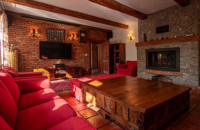 Wonderful private villa with hot tub, WIFI, TV, terrace, pets allowed, panoramic view and parking