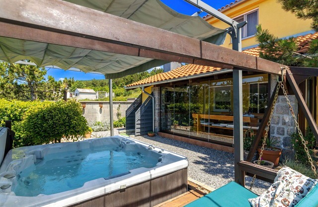 Wonderful private villa with private pool, hot tub, A/C, WIFI, TV, terrace and panoramic view