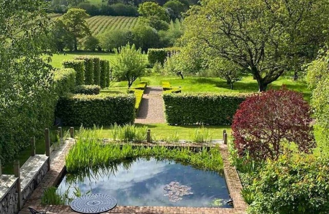 Wonderful rural idyll with glorious views and Yamaha baby grand piano