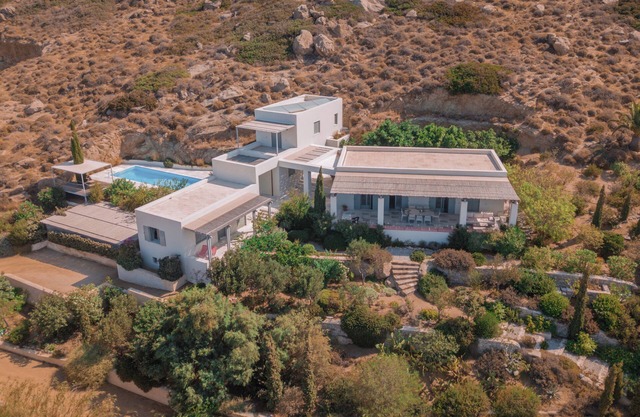 WONDERFUL SPACIOUS MIKRI VIGLA VILLA, POOL-BREATHTAKING VIEWS-CLOSE TO THE BEACH