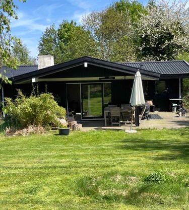 Wonderful Summer House Near The Sea