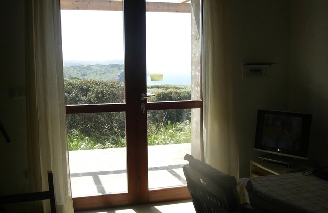 Wonderful view of the sea. Romantic and relaxing place suitable for a couple.