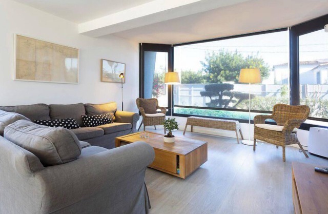 Wonderful villa with private swimming pool located in Palma