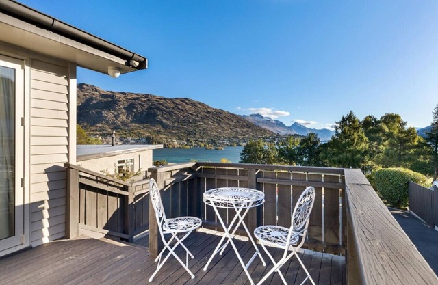 Wood burner fire, parking and mountain and lake views.