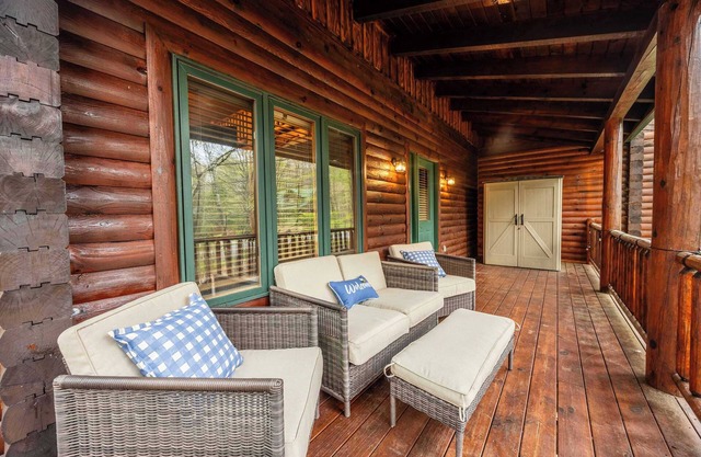 Wooded Retreat w Hot Tub, Loft, Game Room & Sauna