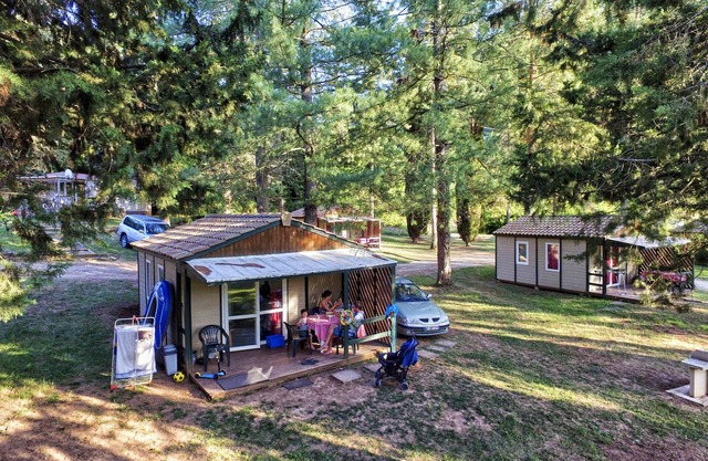 Wooden chalet on the banks of the Tarn, quiet, natural and family-friendly