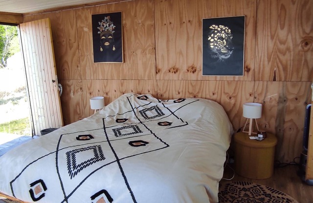Wooden hut on stilts at Lac du Der - Nature escape & unusual charm