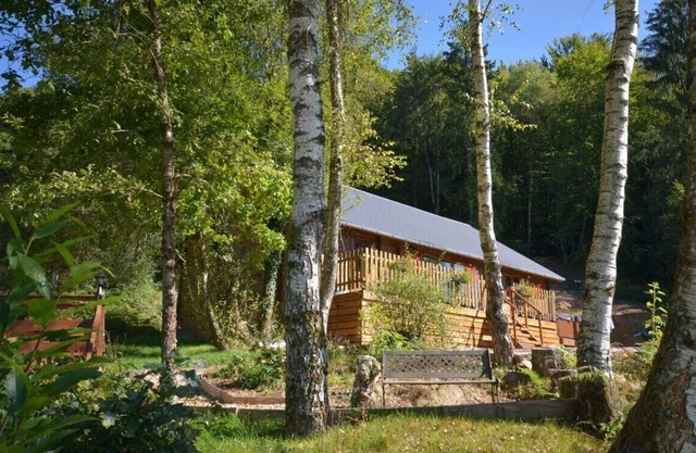 WOODLANDS COTTAGE + JACUZZI