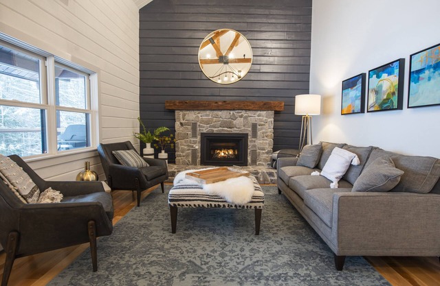 Woodlands: Luxury Vermont log cabin with sweeping views of field and forest.