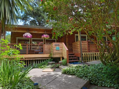 Woods Waves: Luxury Coast Cabin King Beds Pets