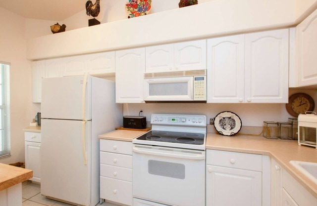 Workcation in Port Orange-Near Shopping, I-95, Best Beaches! WIFI-Garage-Pool-Spa-Game Rm-Gym-More!