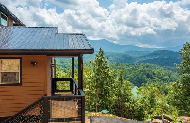 WOW! An AMAZING View! LeConte Sunrise View.Rent it before it is gone.