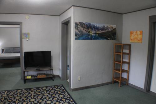 WP2 Pet Friendly Keweenaw Apt w EV Charger Onsite