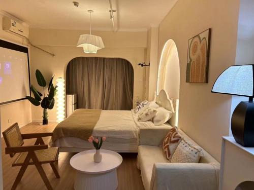 Xi'an Hills & Lostwine Downtown Suite close to Metro Xiaozhai stn