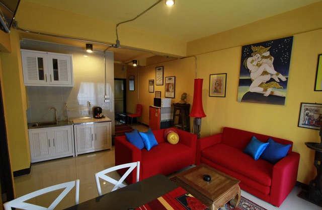 #YA Apartment on the famous LOY-KROH ROAD, between Night Bazar and The Old City