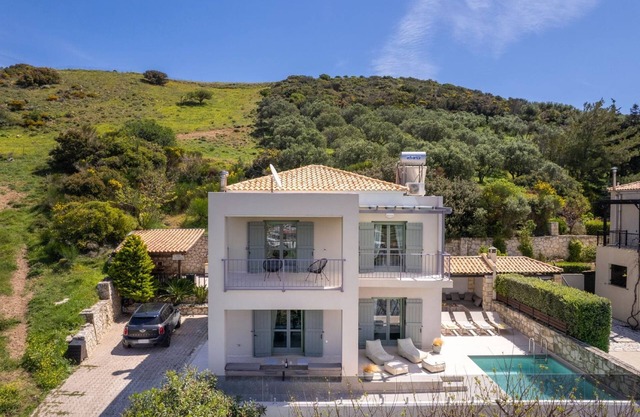 Ya Chara Villa︱A Tranquil Retreat w/Pool & Vistas