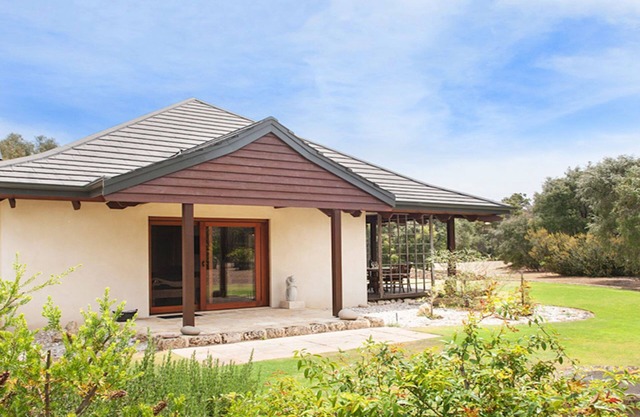 Yallingup Retreat - *Romantic, overlooking a lake, secluded*
