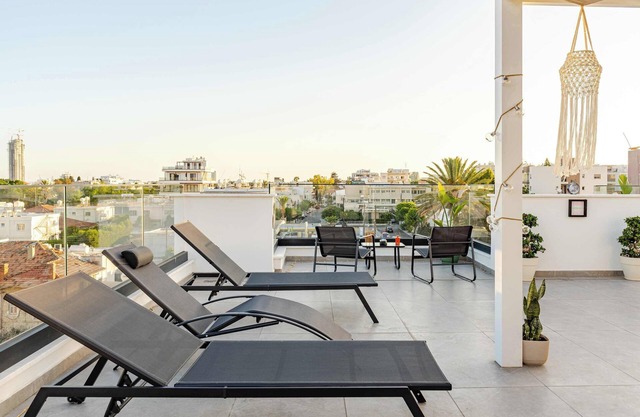 YAMAS Urban Living Spiridonons Sunny 1 BR