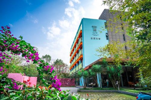 Yangshuo Courtyard Hotel - An all-English team by the Li River