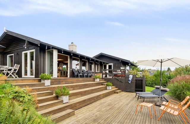 "Yardila" - 1.4km from the sea by Interhome