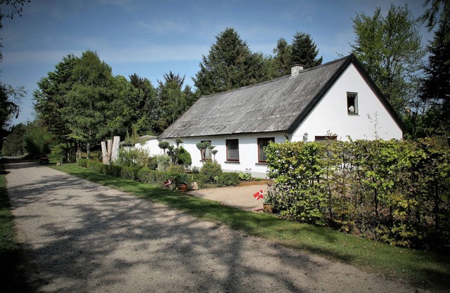 Year-round home for vacation and leisure in a large garden and park area.