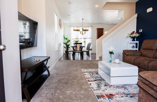 YEDENGEL Modern home in Green Valley Ranch