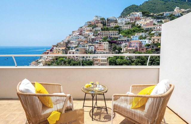 YELLOW CASA DAMA In the Center of Positano with beautiful view