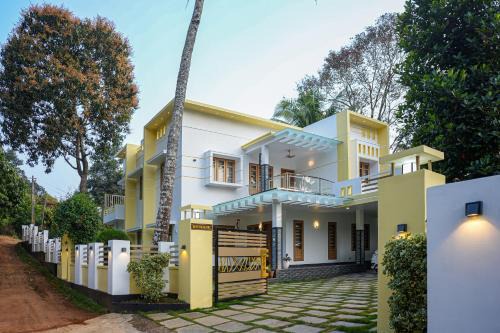 Yellow Leaves Homestay