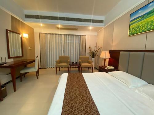 Yinfeng Hotel Guangzhou North Station Branch, Huacheng Road Subway Station Branch